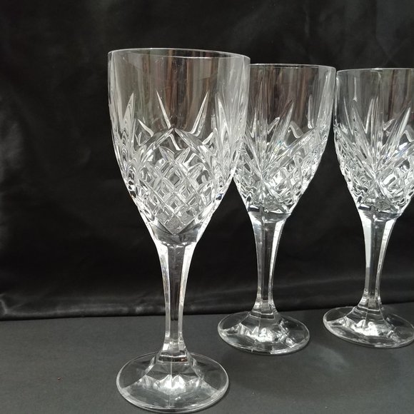 Set of Four Beautiful Crystal Wine Goblets - Picture 4 of 12